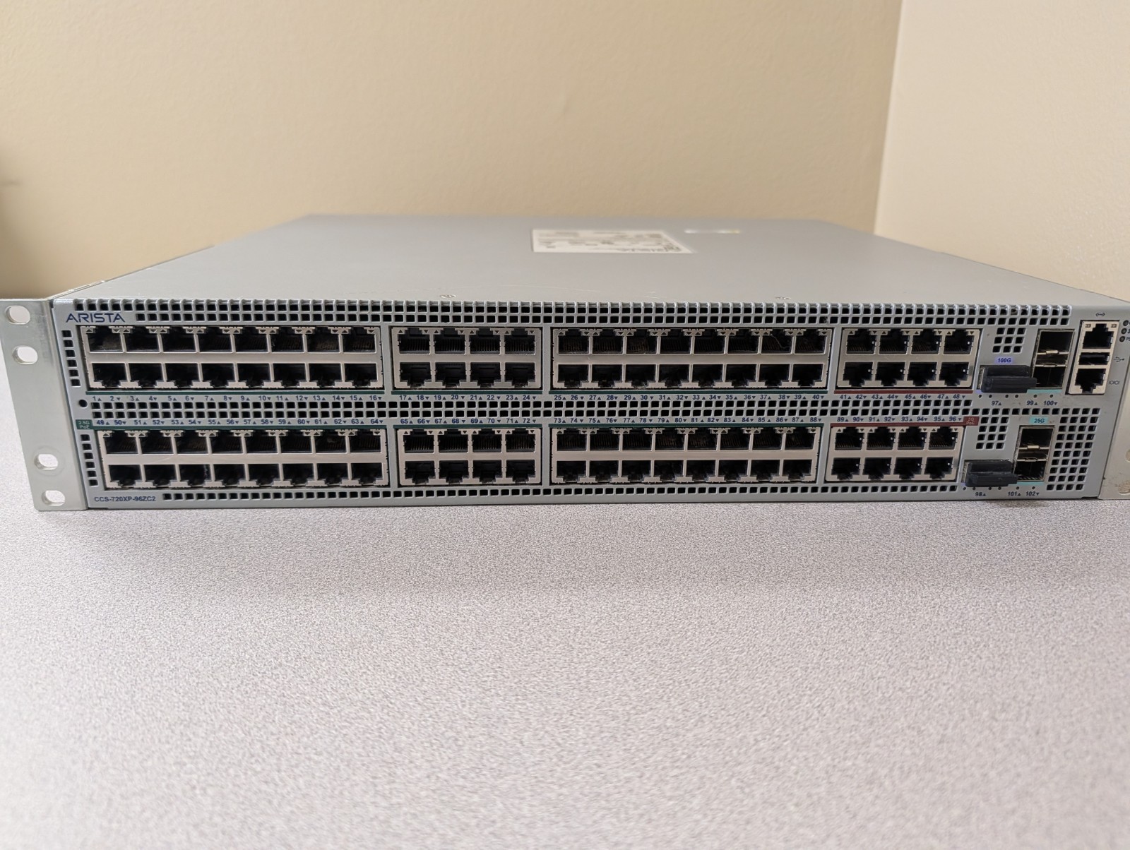 ARISTA CCS-720XP-96ZC2 Switch PoE, 96xRJ45, 4x25G SFP, 2x100G QSFP, 4x1050W PSU