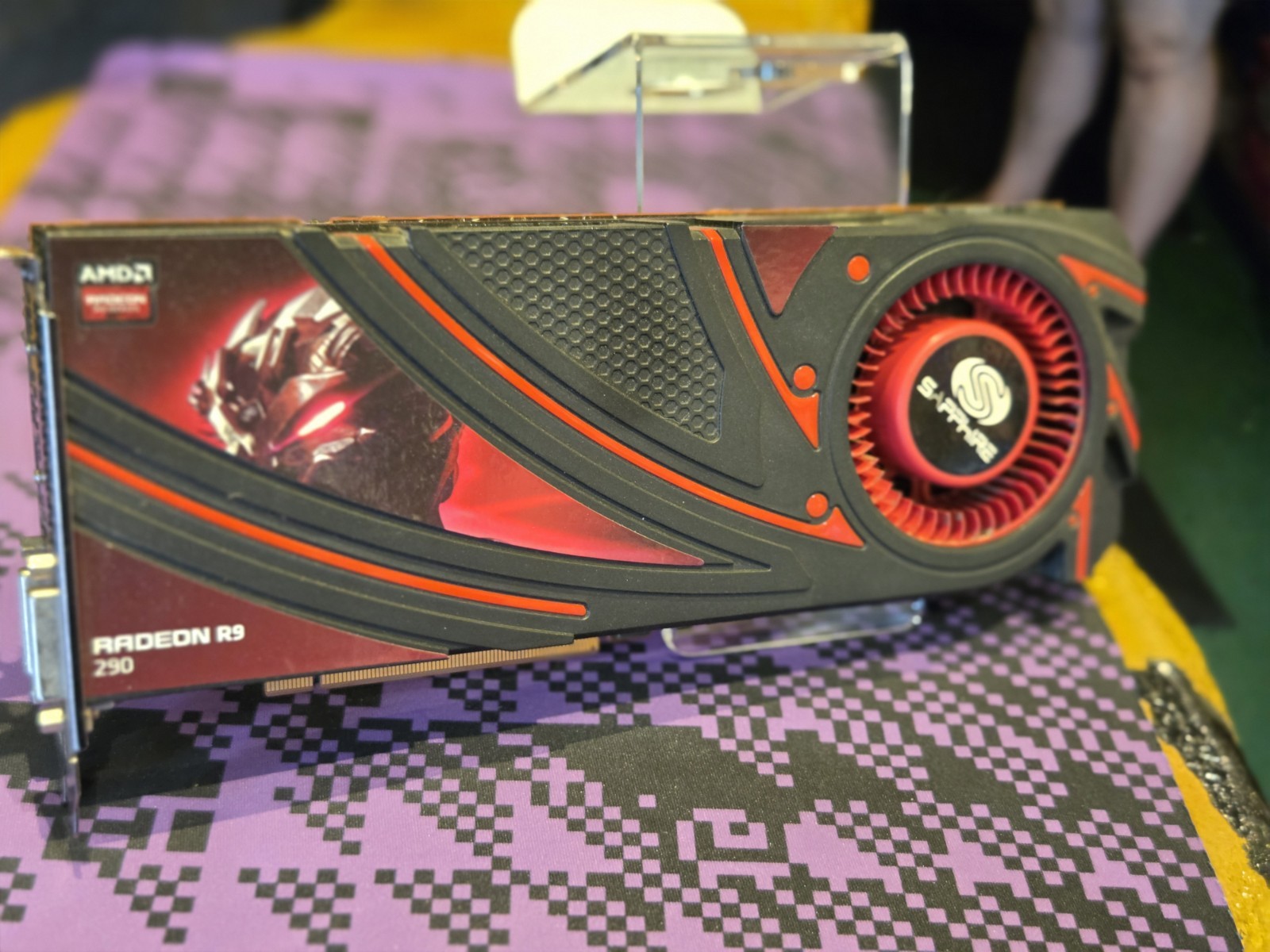 Sapphire Radeon R9 290X 4GB GDDR5 Dual DVI-D/HDMI/DP PCI-Express BF4 Edition...