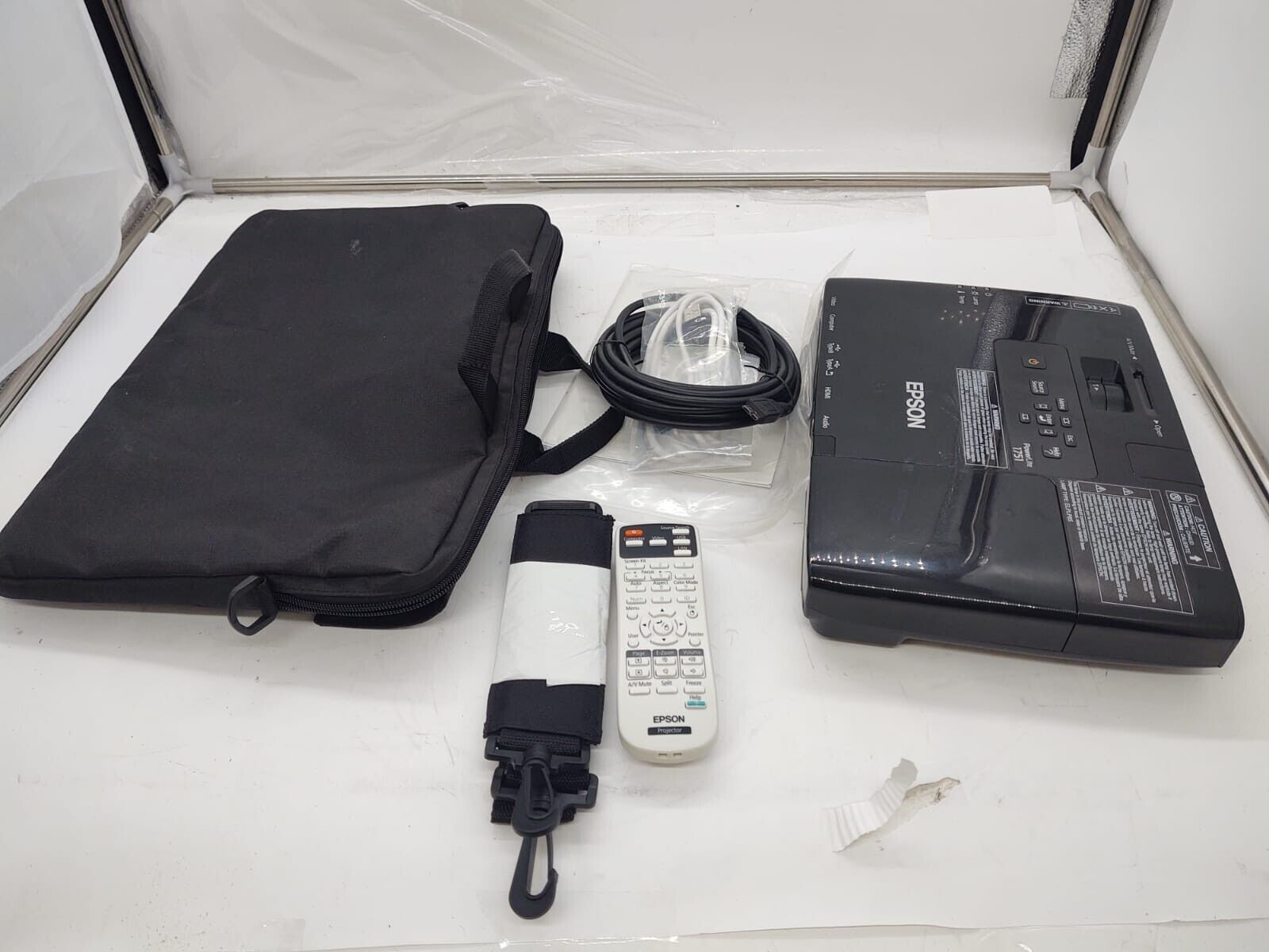 Epson Powerlite 1751 H479A  3LCD Projector with carrying case
