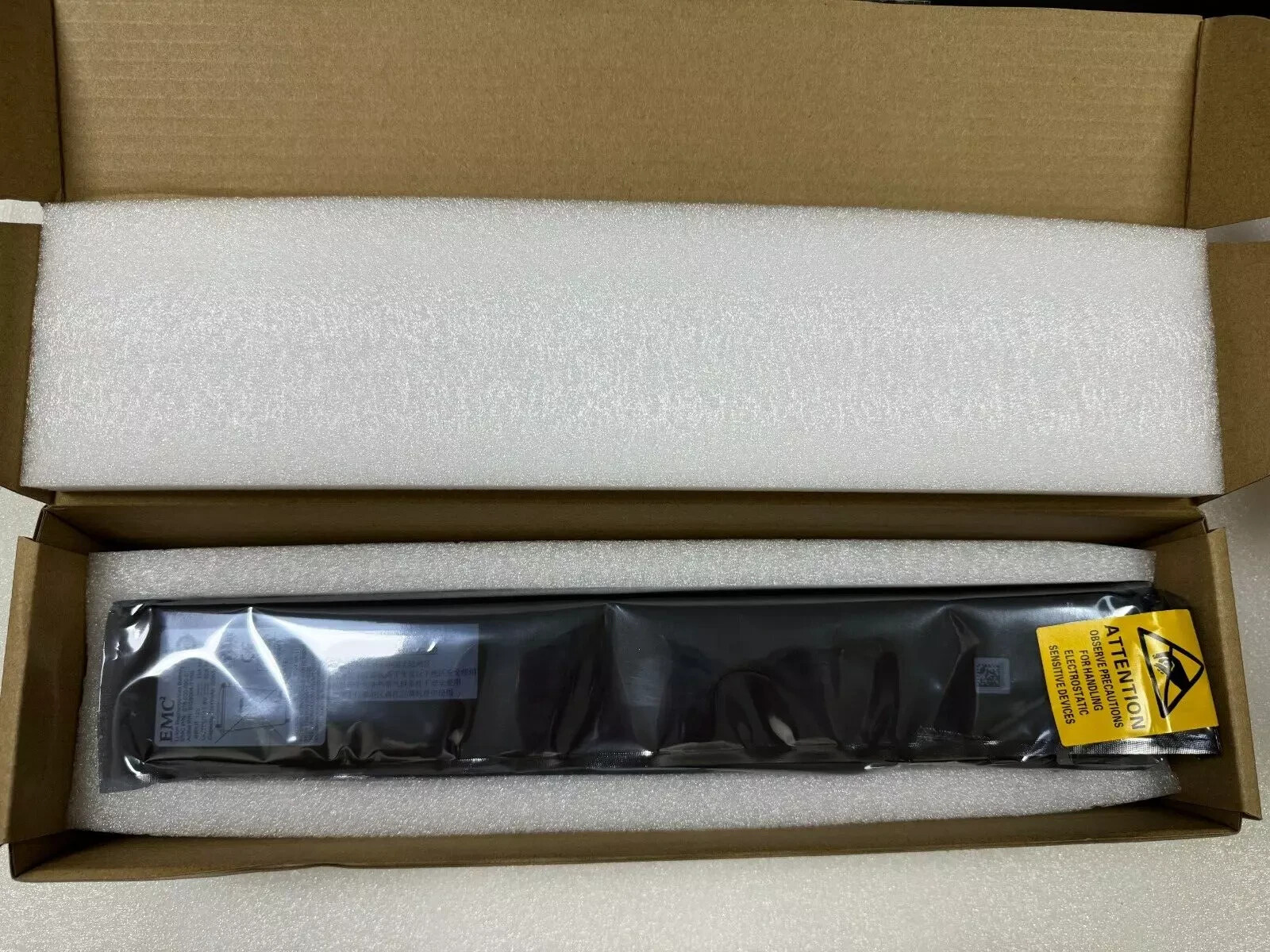 New 078-000-092 078-000-104 078-000-123 078-000-132 EMC VNX5200/5400 battery