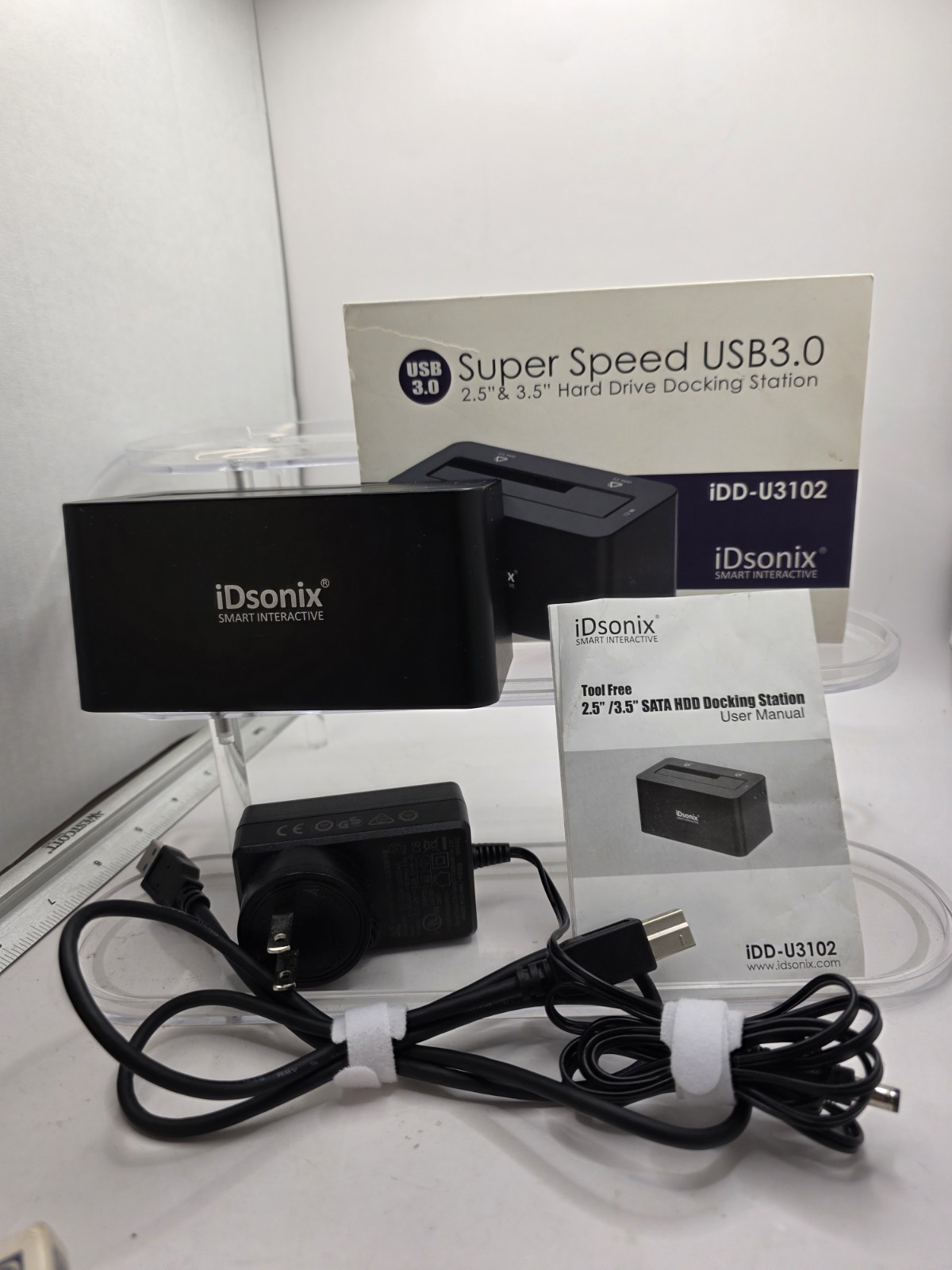 iDSonix iDD-U3102 SUPER SPEED 3.0 - 2.5" & 3.5" HARD DRIVE DOCKING STATION V1