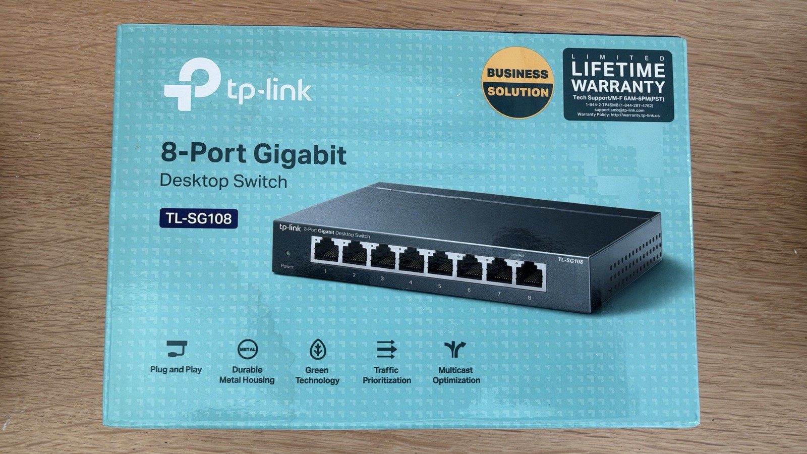TP-LINK TL-SG108 8-Port Gigabit Unmanaged Desktop Switch RJ-45 New in Box