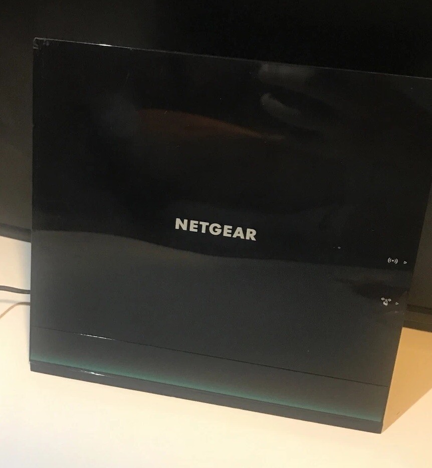 Netgear R6100 4-Port Dualband Gig Smart Wireless AC1200 Router W/ Cord.
