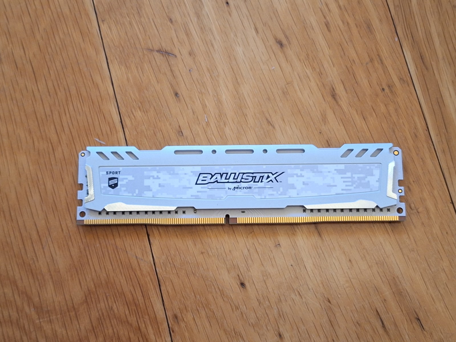 Crucial Ballistix Sport LT 8GB DDR4-3000 Desktop RAM White Camo BLS8G4D30AESCK