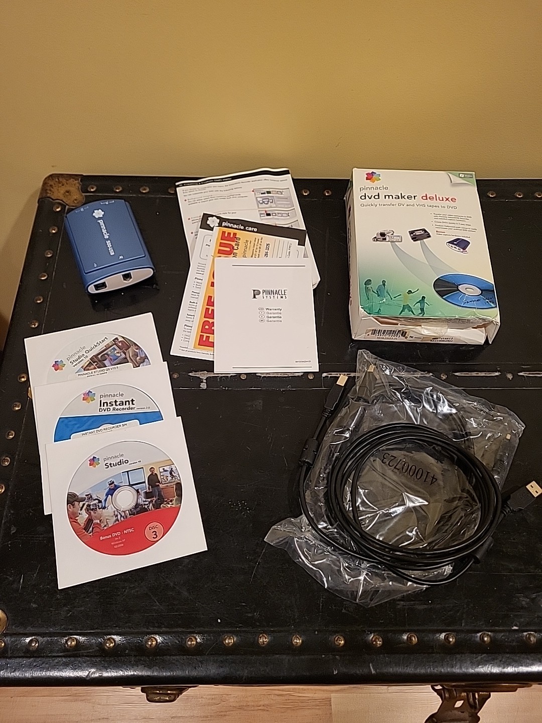 Pinnacle DVD Maker Deluxe Quickly Transfer DV and VHS Tapes To DVD Preowned 