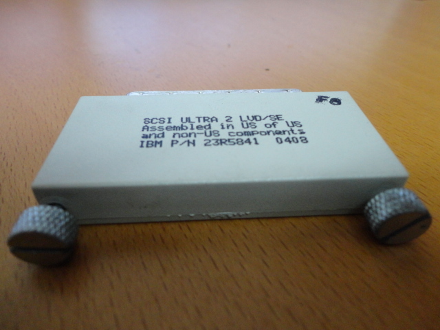  IBM Original 23R5841 TS3100 TS3200 3362-2LX Terminator Ultra2 LVD LVD/SE 