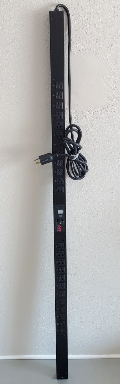 APC AP7830 ZA1214030809 24-Outlet METERED RACK PDU W/ NEMA L5-20 PLUG