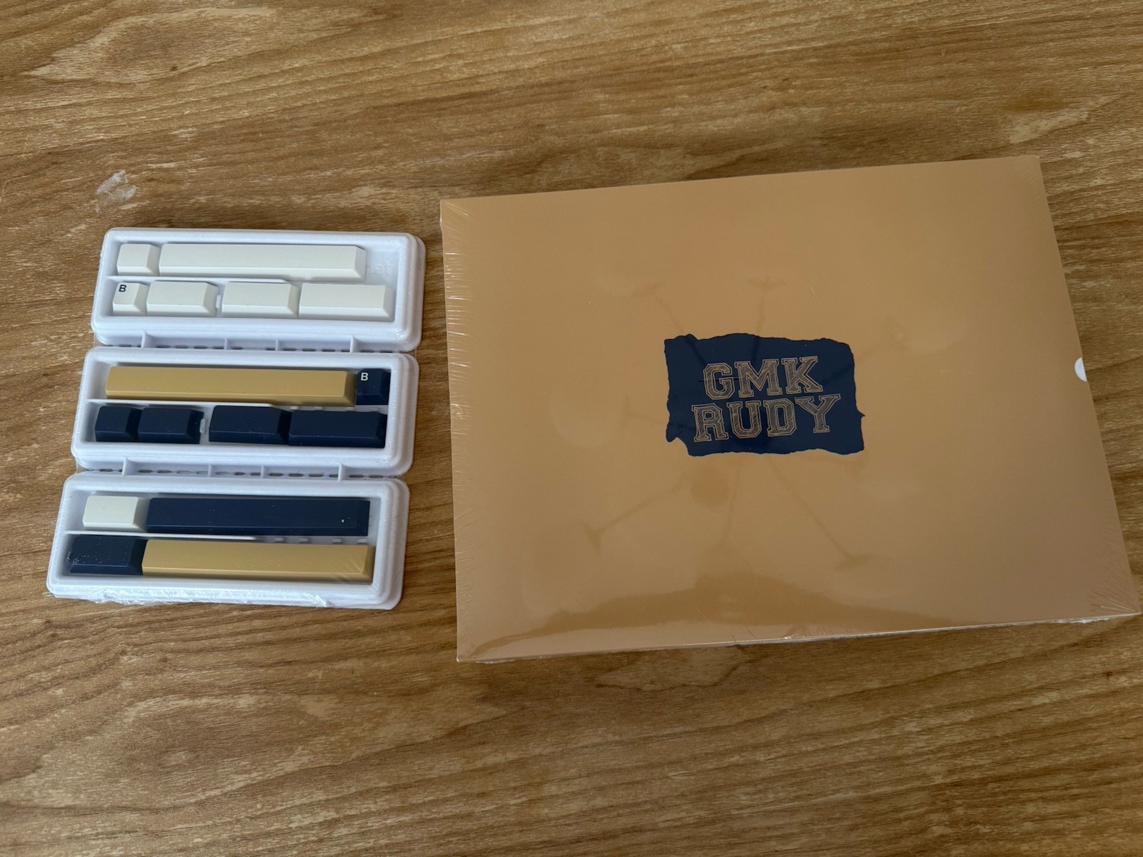 GMK Rudy R2 Dark horse Base + Spacebars (never Opened / New)