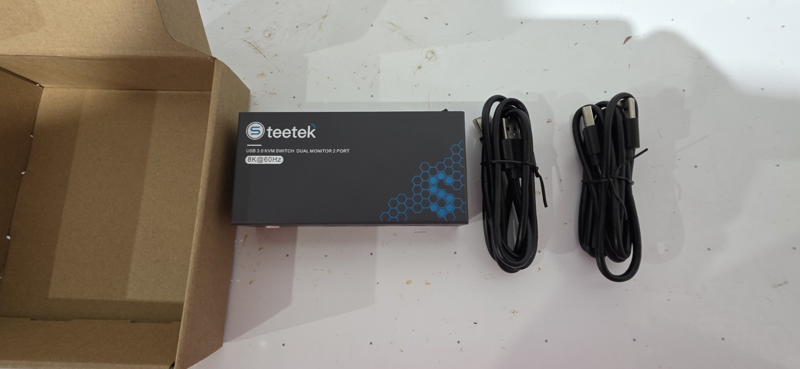 Steetek 2 Port DP USB 3.0 KVM Switch 8K@60Hz, KVM Switch Displayport 2 in 2 Out