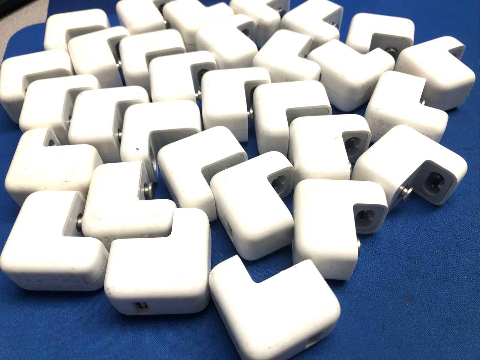 LOT OF 30X Apple A1357 10W USB Power Adapter for iPhone, ipad and iPod/ORIGINAL