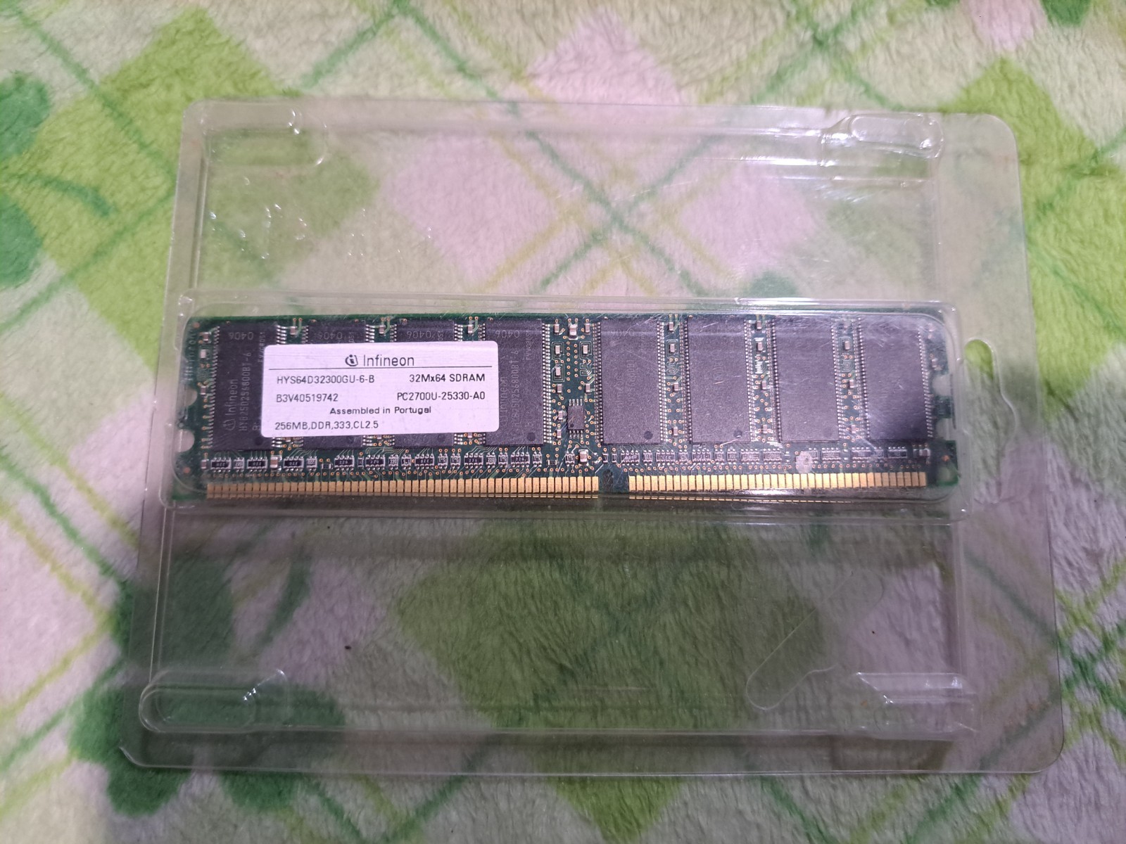 Infineon 1x256MB Ram HYS64D32300GU-6-B PC2700 333MHz 184Pin SDRAM