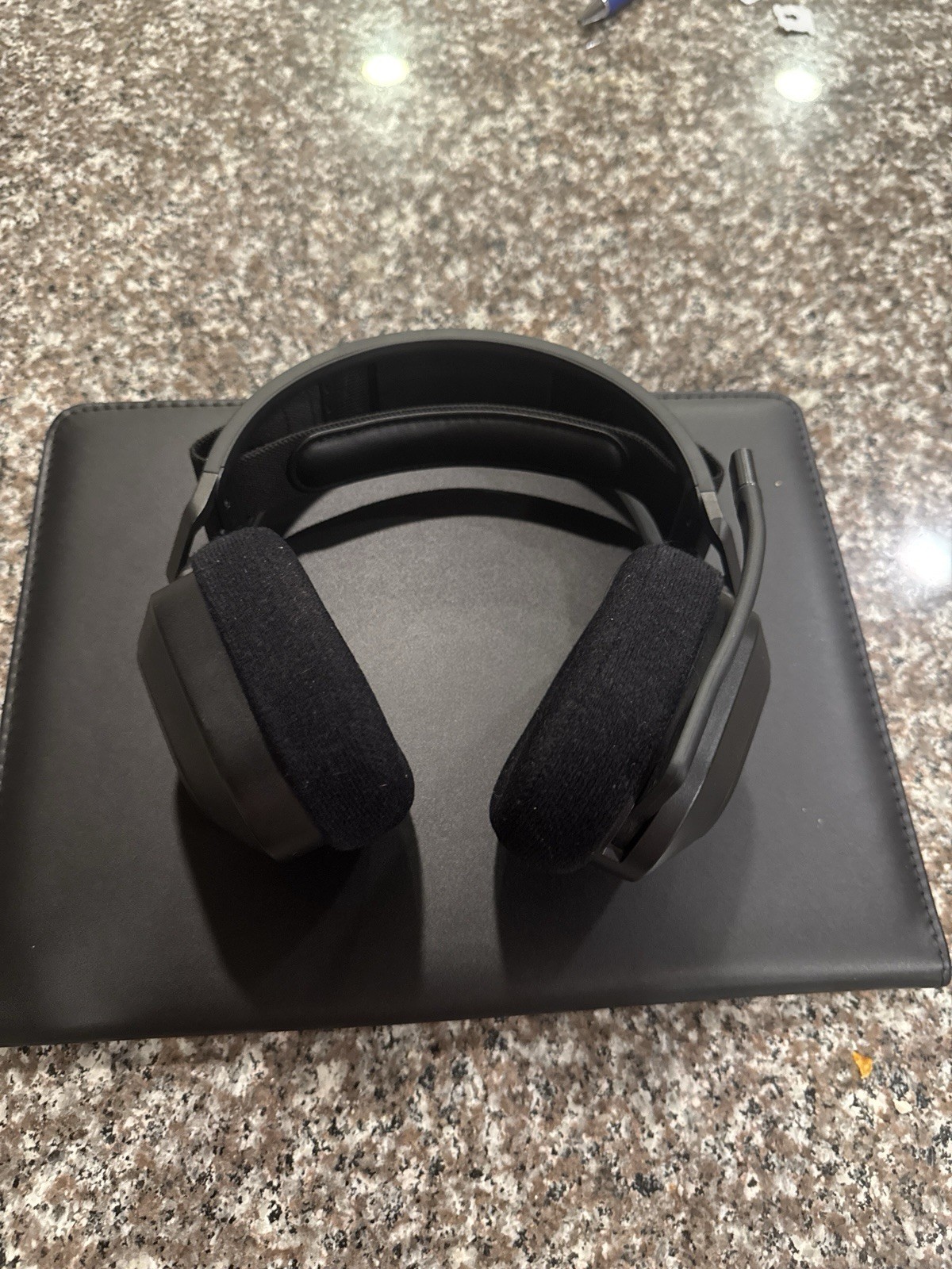 Corsair HS80 RGB Wireless Over-Ear Gaming Headset Black