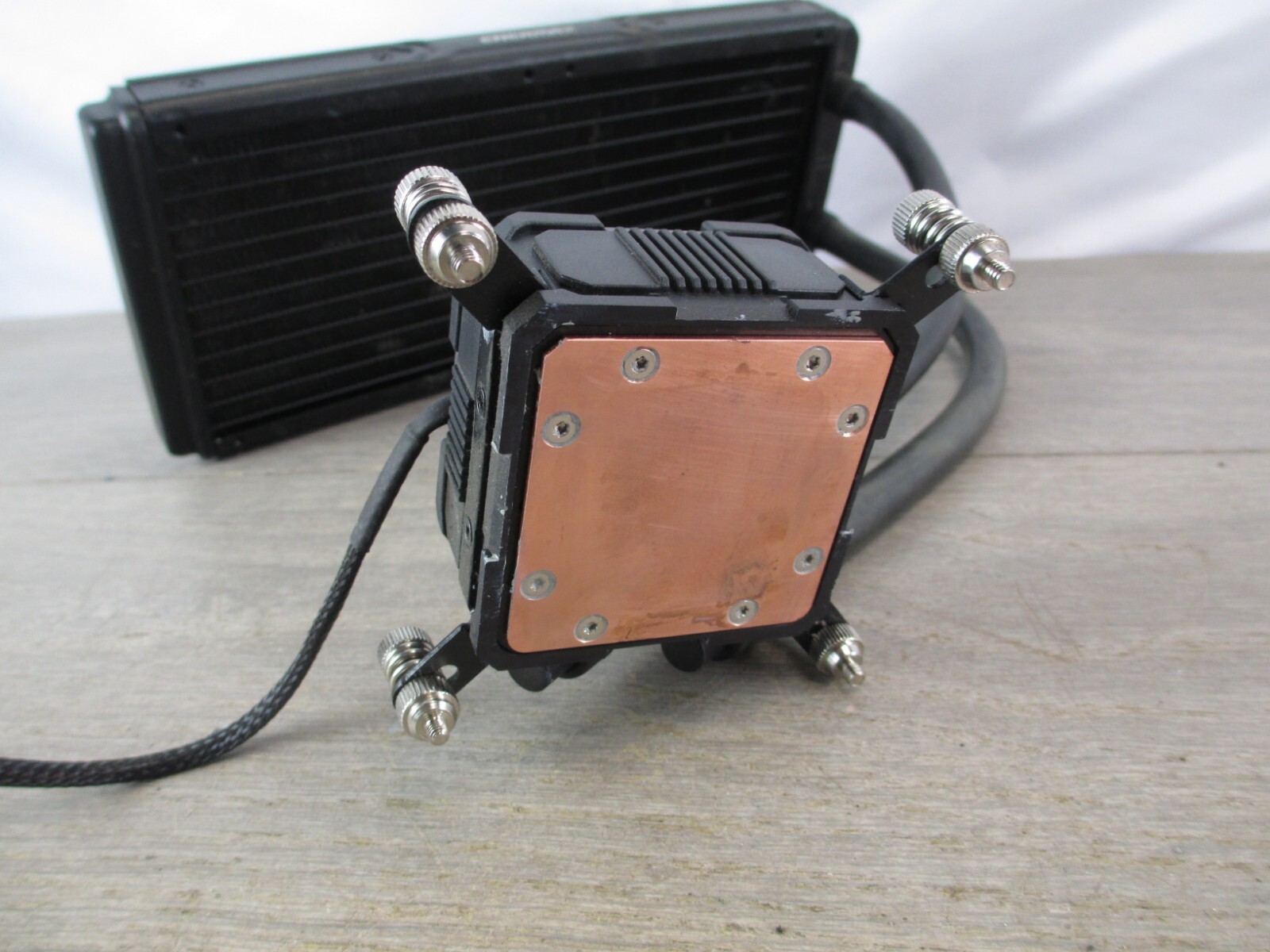 Enermax Liquid CPU Cooler | No Fans |