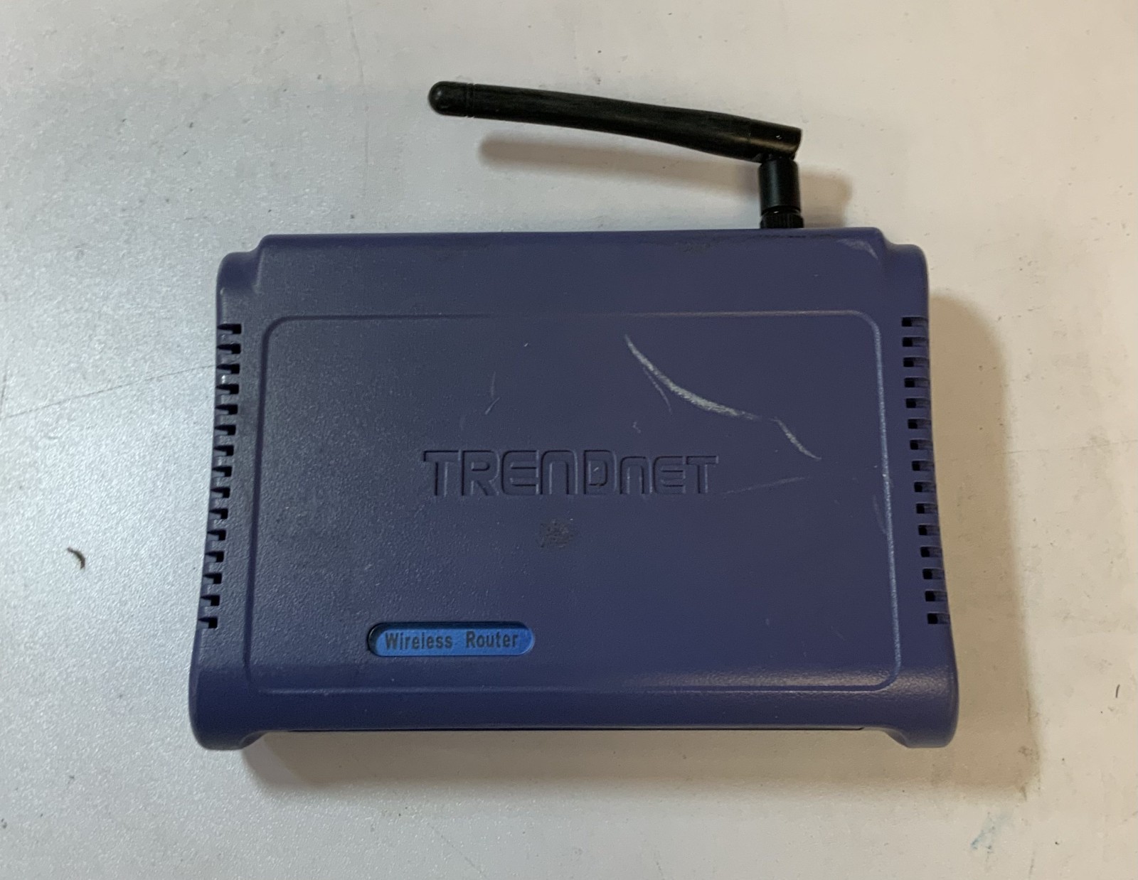 TRENDnet TEW-432BRP 54Mbps Wireless 11g Broadband Router, Blue "D5B"
