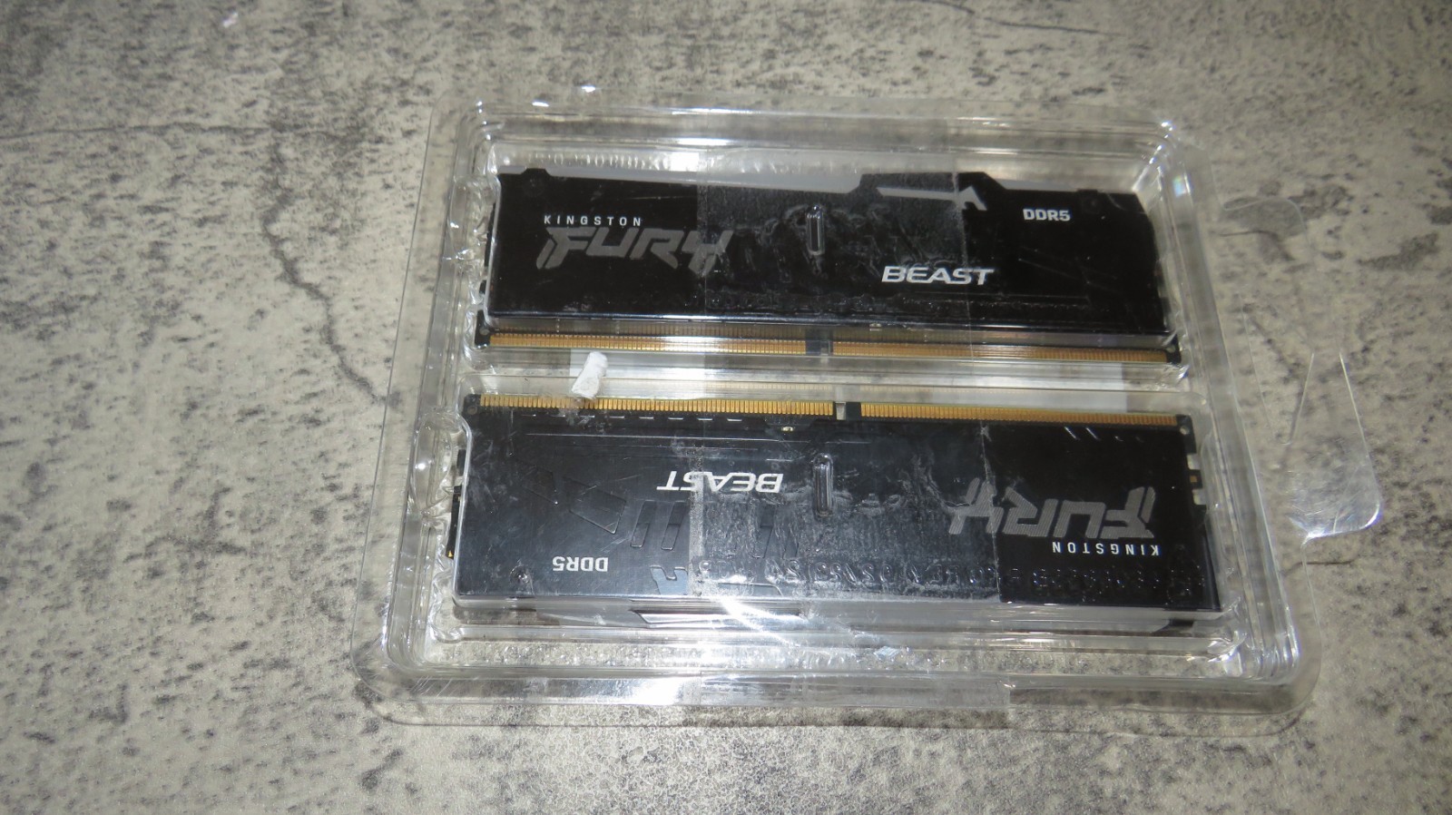 Kingston FURY KF560C30BBEAK2-64 kit (2x32GB) DDR5-6000 CL30 2Rx8 RGB