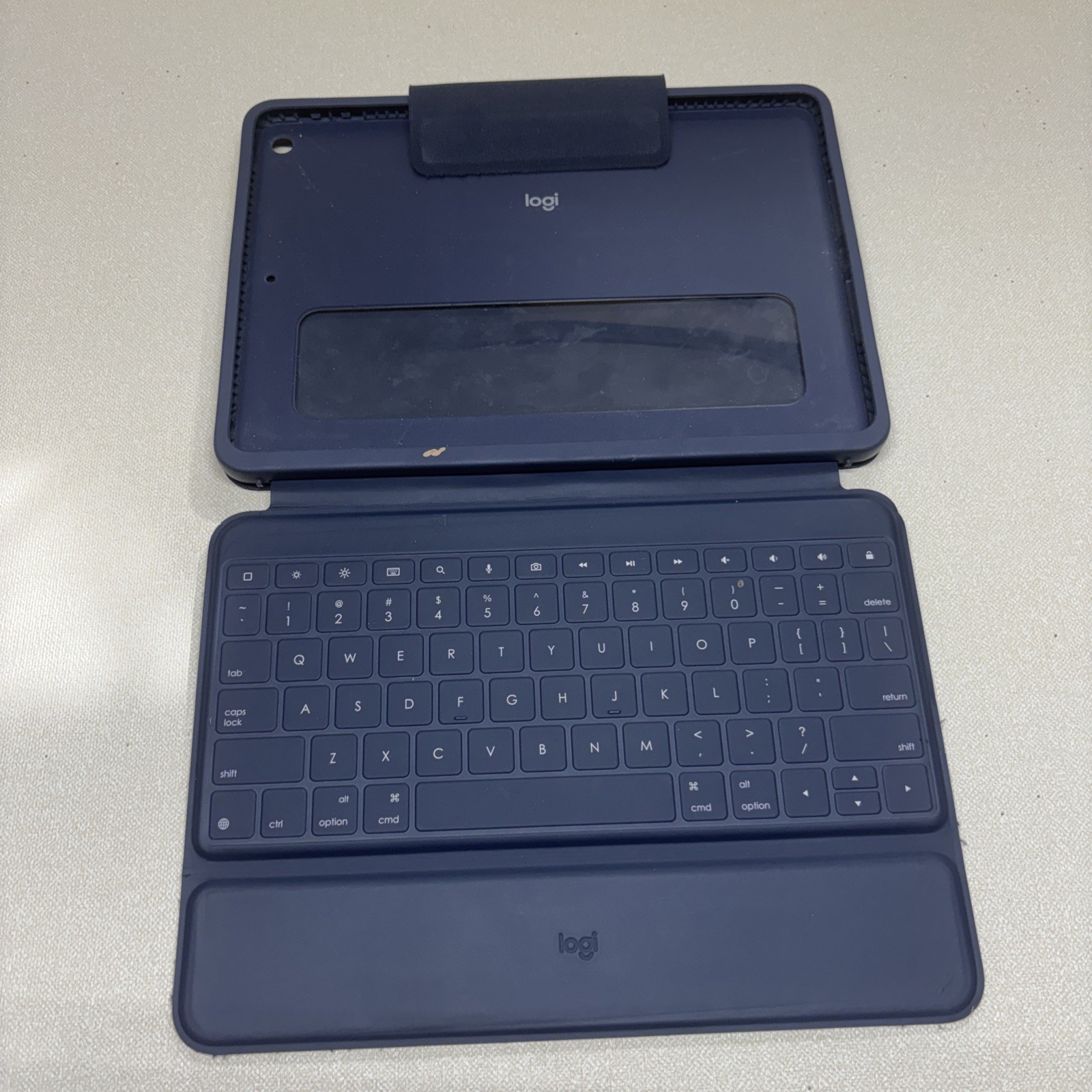 Logi YU0073 rugged combo 3 student Ipad keyboard case 7th 8th 9th generation