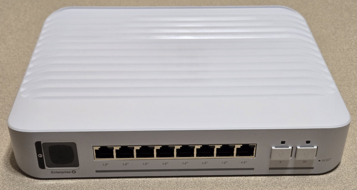 Ubiquiti UniFi Enterprise 8 2.5 GbE Multi-Gigabit Switch USW-ENTERPRISE-8-POE
