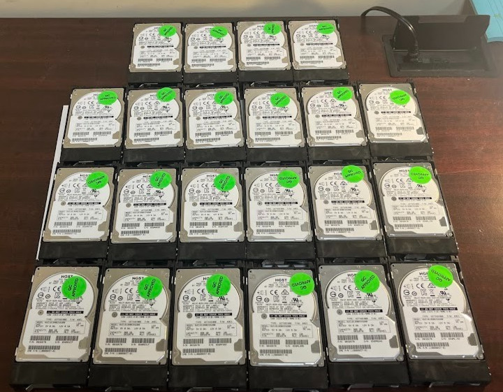 Lot of 22 EMC Isilon HGST 900GB 10K SAS 2.5" HDD HUC109090CSS600