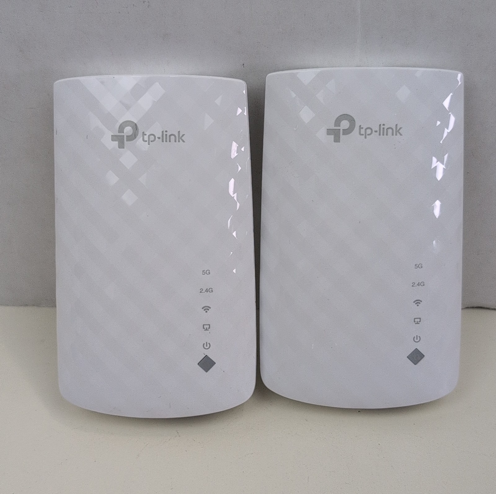TP Link RE220 AC750 WiFi Range Extender Dual Band 2.4GHz 5GHz Lot of 2 White