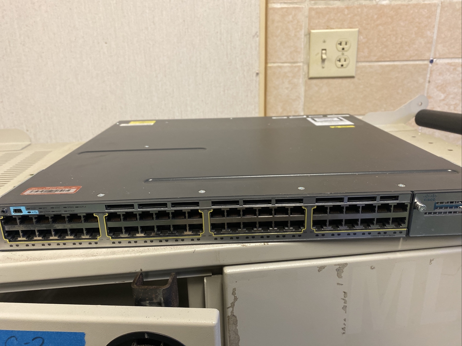 Cisco  Catalyst (WS-C3750X-48T-L) 48-Ports Rack-Mountable Switch Managed...