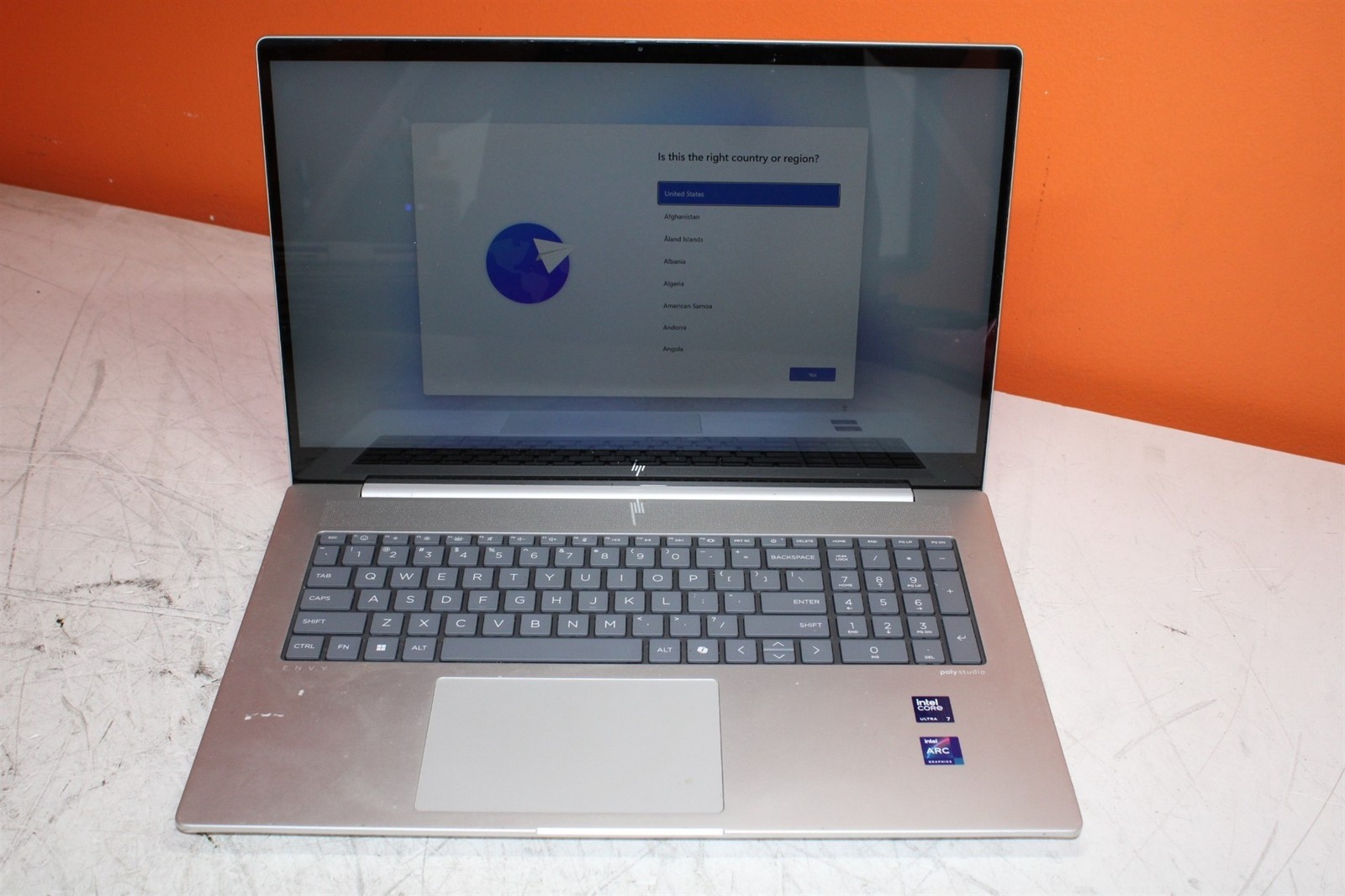 Scratched LCD HP Envy 17-DA0013DX Laptop Intel Ultra 7 155H 4.8GHz 8GB 256GB SSD