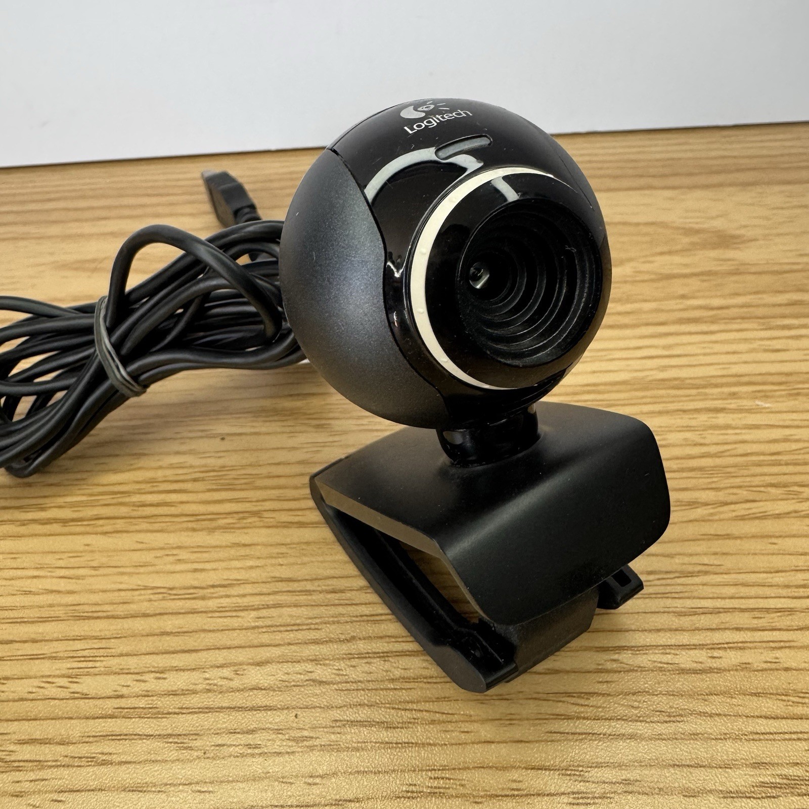 Logitech E-3500 V-UCU56 Wired Quickcam Webcam w/ Microphone Easy Connection