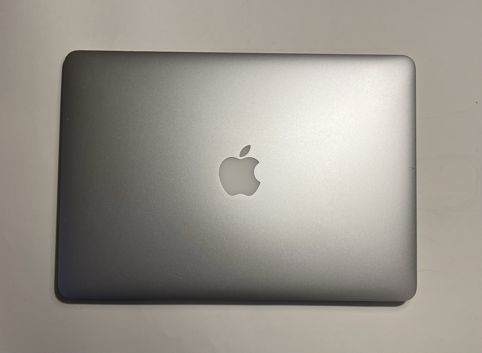 Apple MacBook Air 13.3” (2015) - i5, 4GB, 128GB, Complete in Box