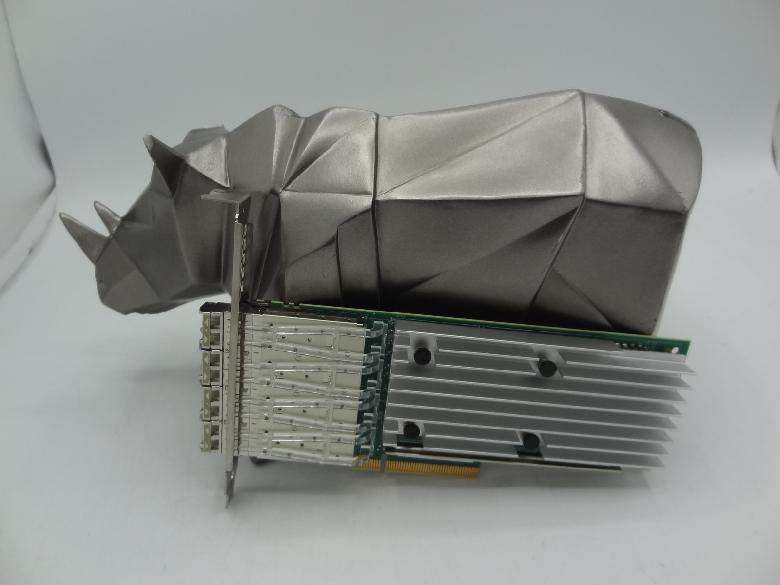 QL41234HLCU QLOGIC QUAD PORT NETWORK ADAPTER (25G SFP28 PCIE G3 X8)