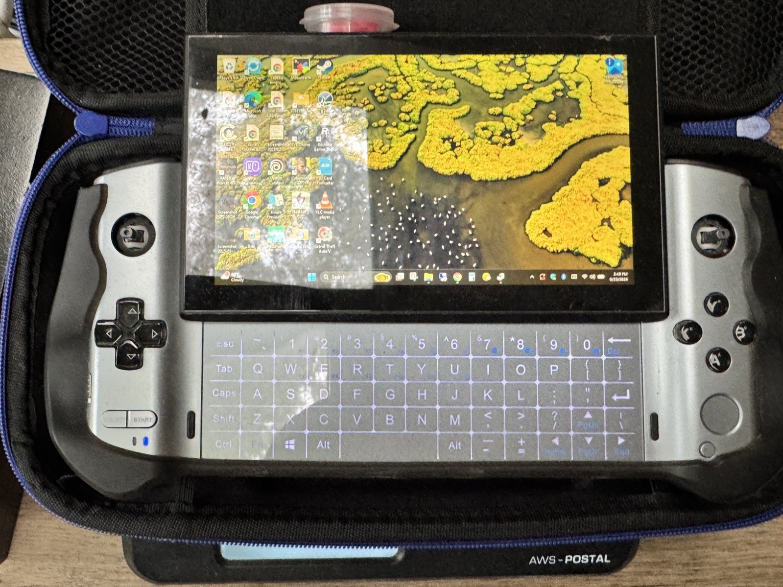 GPD WIN 3 (i7-1195G7), 16GB LPDDR4, Win 11 Home, Crucial 2TB, Case