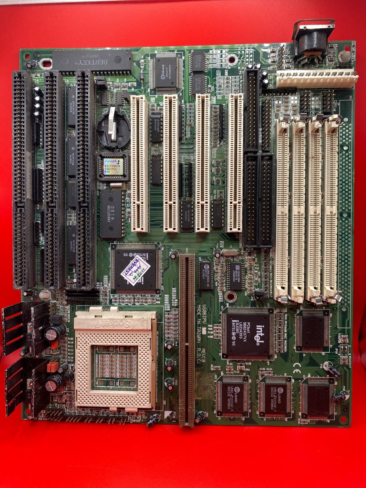 Intel G586IPV REV:B Socket 7 Motherboard SKU 1506