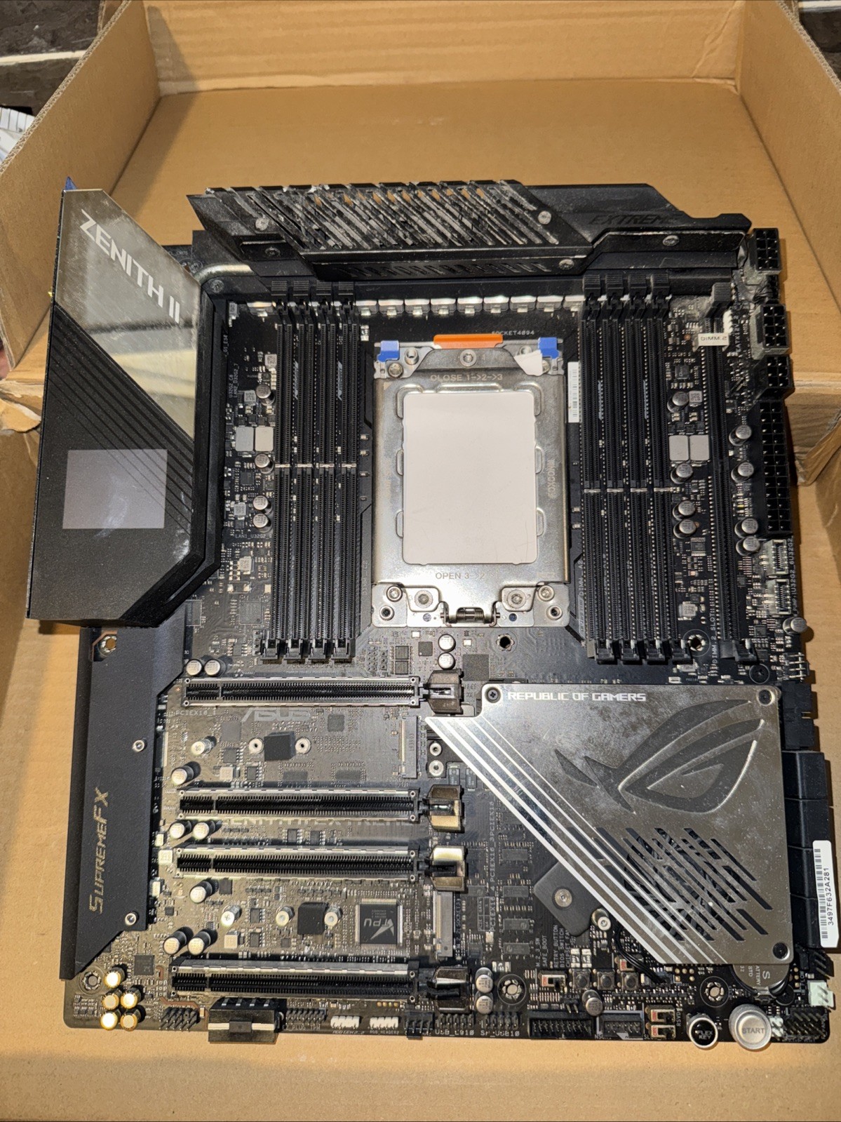 ASUS ROG Zenith II Extreme Motherboard AMD TRX40 Socket sTRX E-ATX DDR4 Ryzen