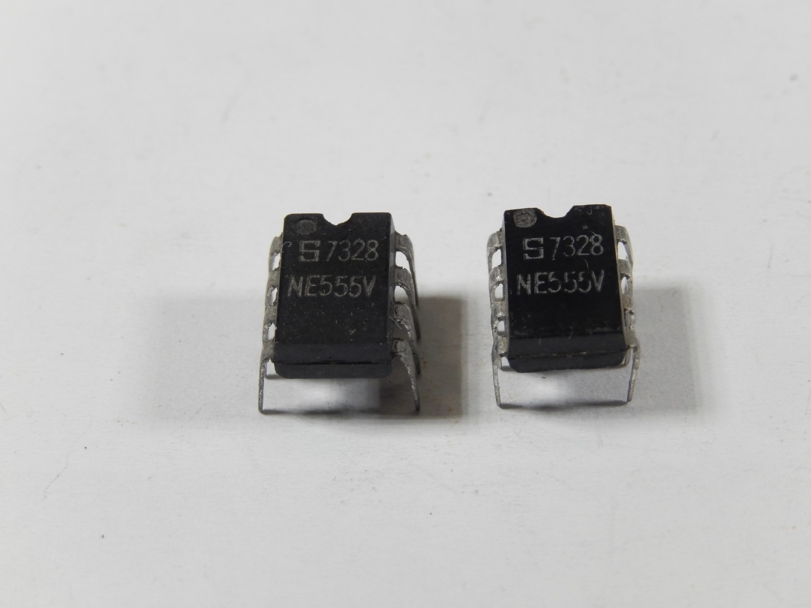 2pcs SIGNETICS NE555V 555 TIMER DIP-8 PIN IC INTEGRATED CIRCUITS LOT DATE 7328