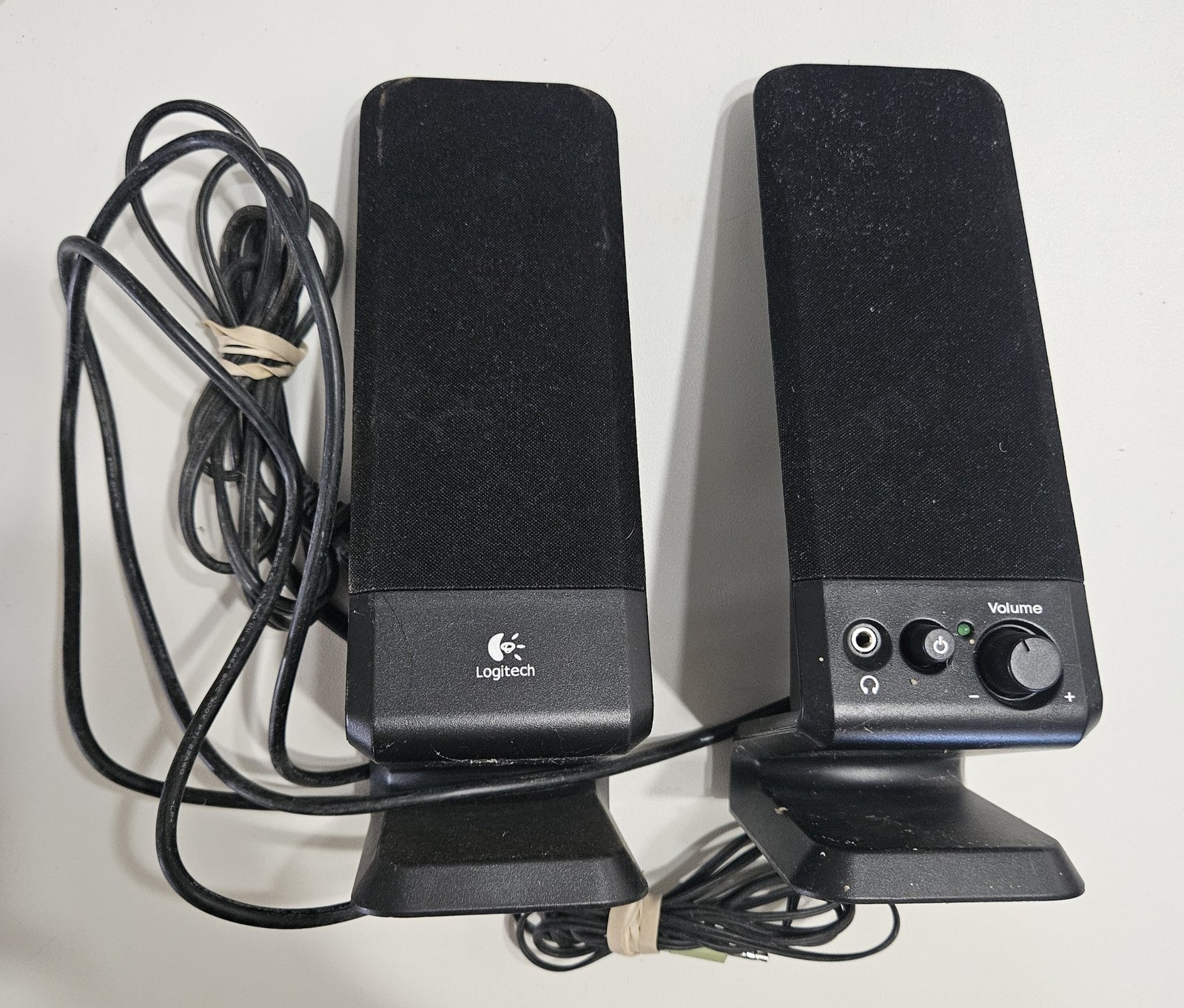 Logitech R-10 S-0152A1 Multimedia Computer Speakers Black Wired 2.0 Channel