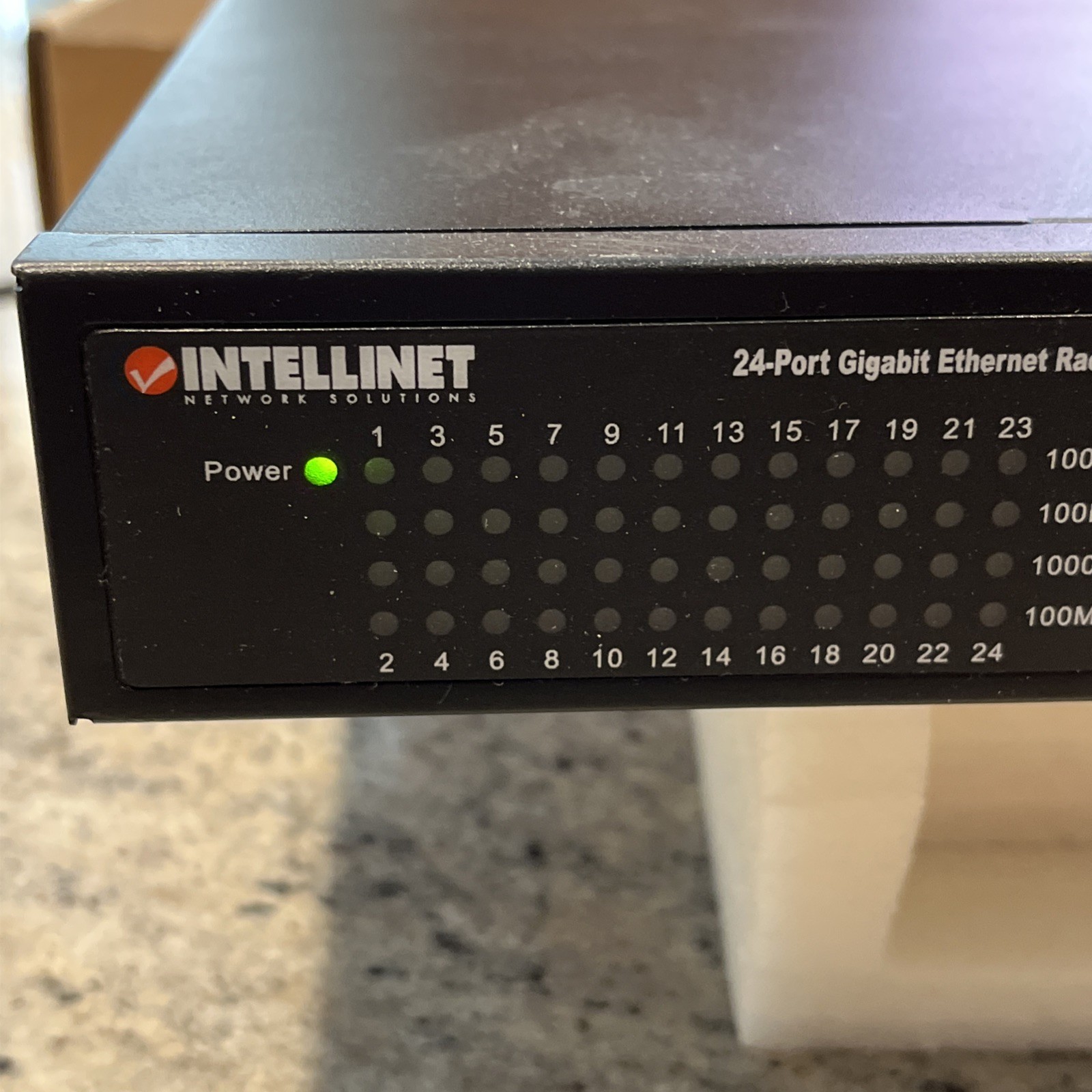 Intellinet 24-Port Gigabit Ethernet Rackmount Switch Tested Working
