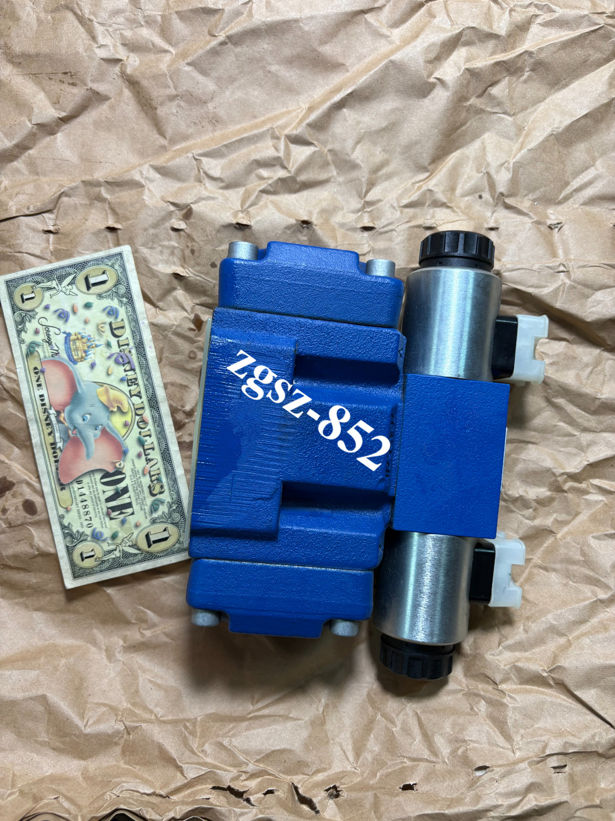 4WEH10G4X/6EG24N9K4 NEW REXR0TH VALVE R900961516  Fast Shipping FedEx or DHL