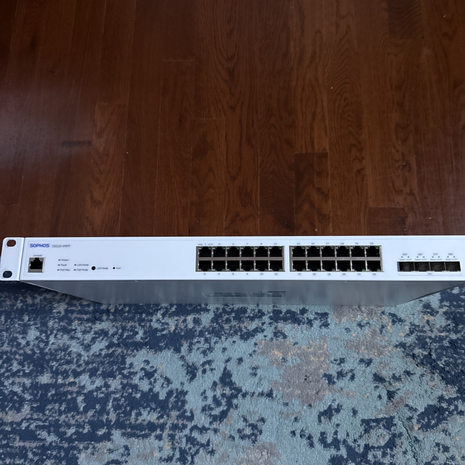 Sophos CS110-24FP Sophos Switch - 24 port with Full PoE - US power cord - C12CTC