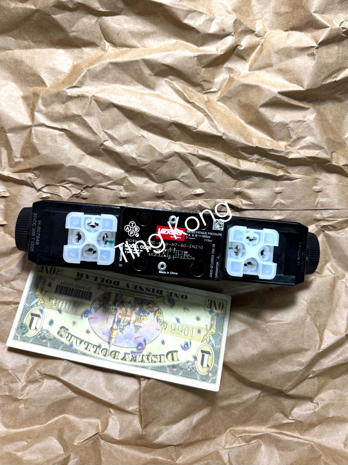 1PCS DG4V-3-52C-M-U-H7-60-EN210 NEW V1CKERS VALVE 6046202-001 By FedEx or DHL