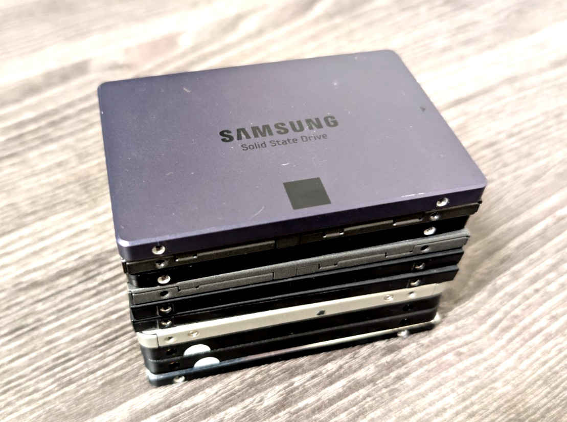 Lot of 10 Mixed 120GB 2.5" SATA SSD