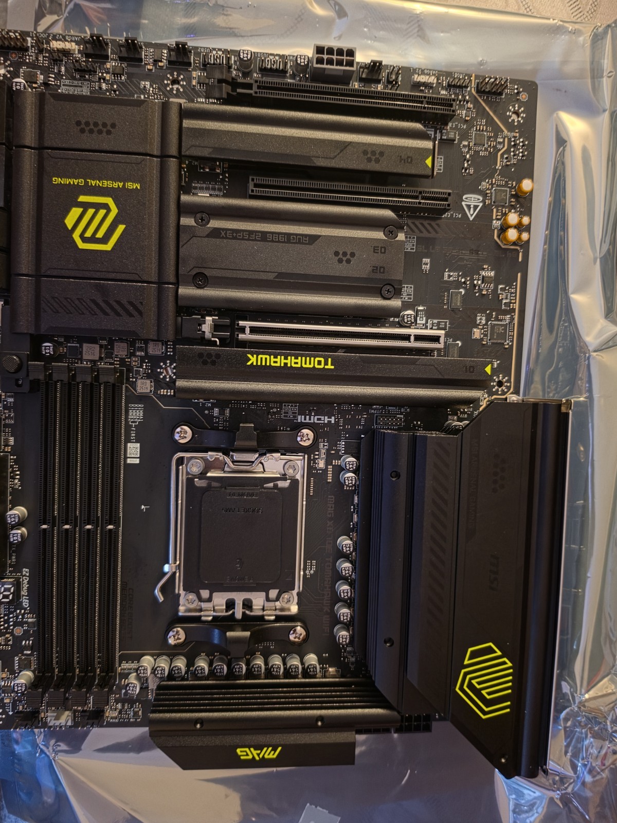 MAG X870 TOMAHAWK WIFI Motherboard, ATX - Supports AMD Ryzen 9000 / 8000 / MSI