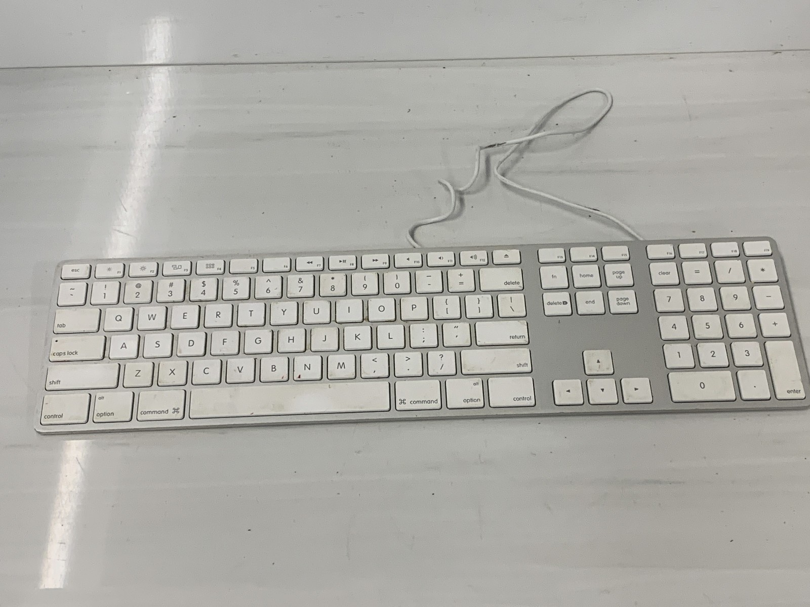 Apple A1243 Wired Aluminum Keyboard with Numeric Keypad USB EMC 2171 MB110LL/B