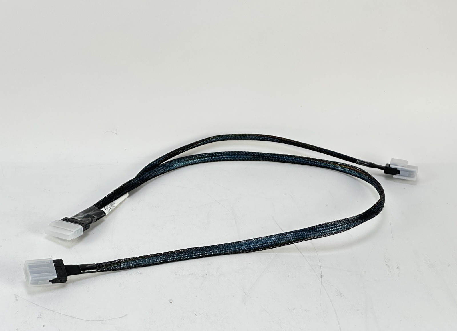 HPE ProLiant DL38x Gen10+/V2 Slim 1x SAS x8 to 2x Mini SAS x4 Cable P20849-001