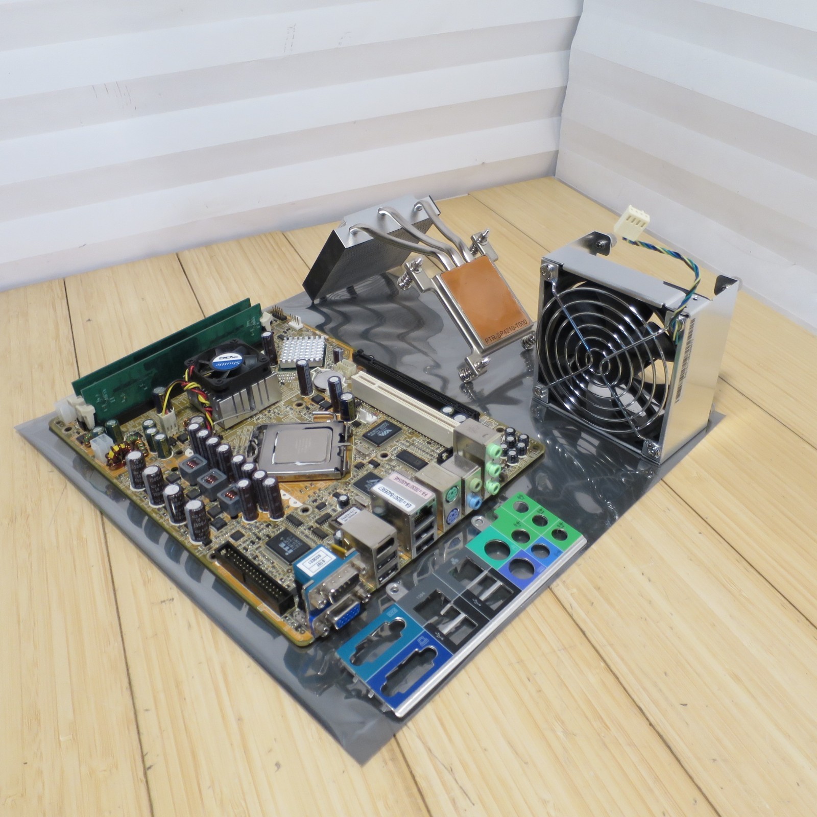 Working Shuttle SD32G2 Motherboard, Core 2 Duo 6300 1.86GHz, 1GB RAM & Cooling