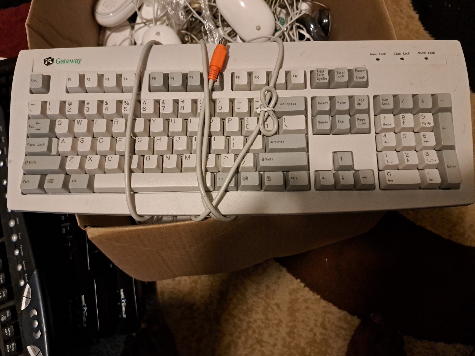 Vintage Gateway Keyboard 7001628 Excellent Condition