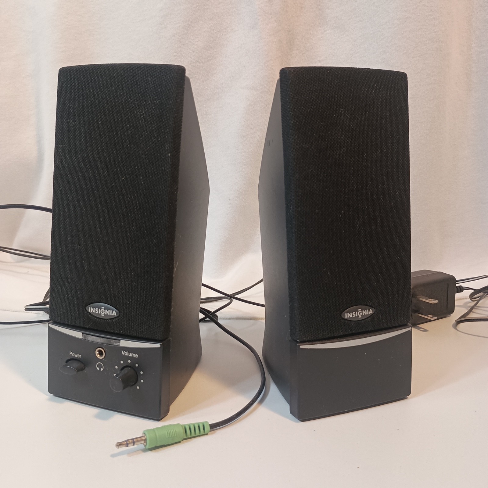 Insignia NS-PCS21 Black Computer Two Speakers for PC