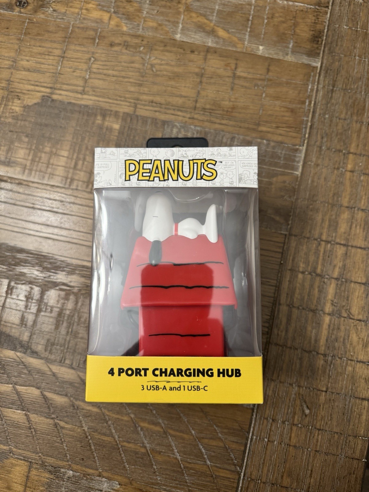 PEANUTS SNOOPY RED DOGHOUSE Charging Hub (4-Port)