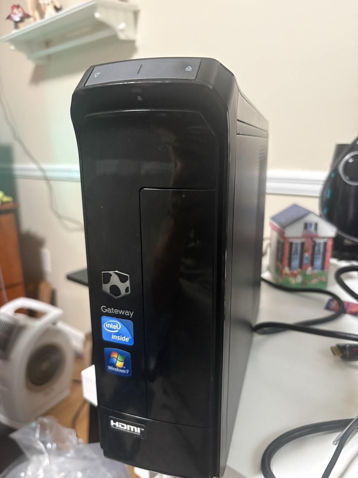 Gateway SX2855-UB10P  SFF Desktop PC 8GB RAM 250GBs HD Windows 7 Celeron G460.