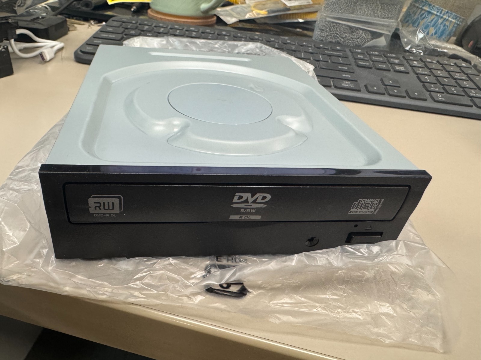 LITE-ON iHAS124-14 DVD/CD REWRITABLE DRIVE DVDRW CD 5.25" Internal SATA