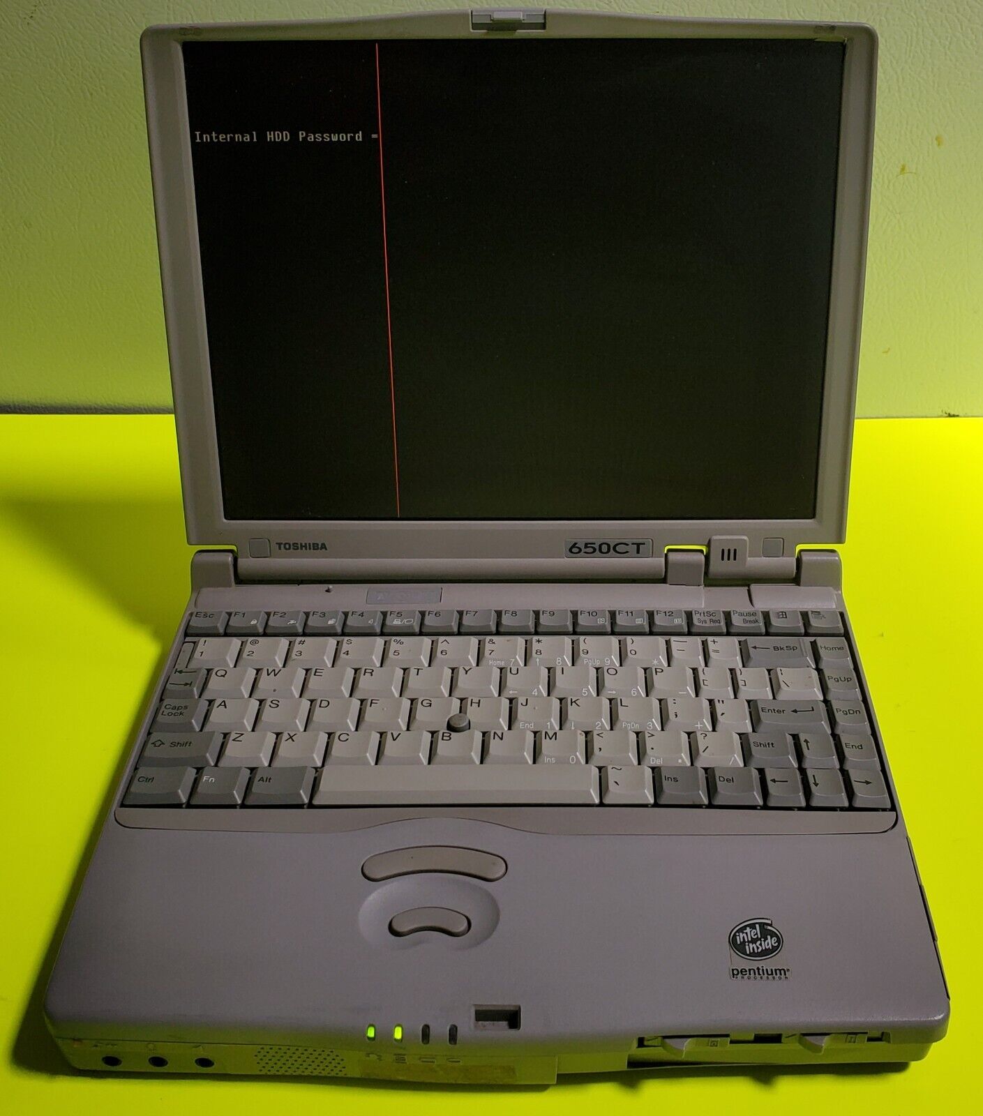 Vintage Toshiba Portege 650CT Pentium Notebook Laptop Computer Powers on as is