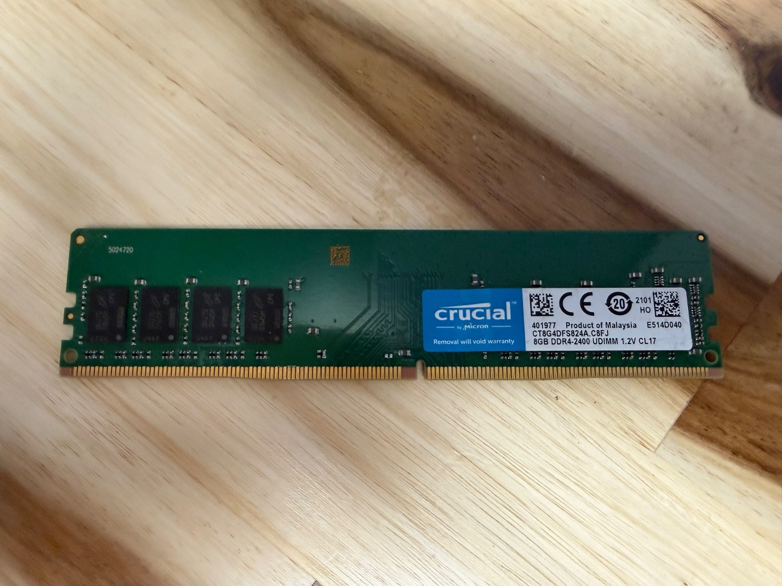Crucial 8GB (1 x 8GB) PC4-19200 (DDR4-2400) Memory (CT8G4DFS824A)