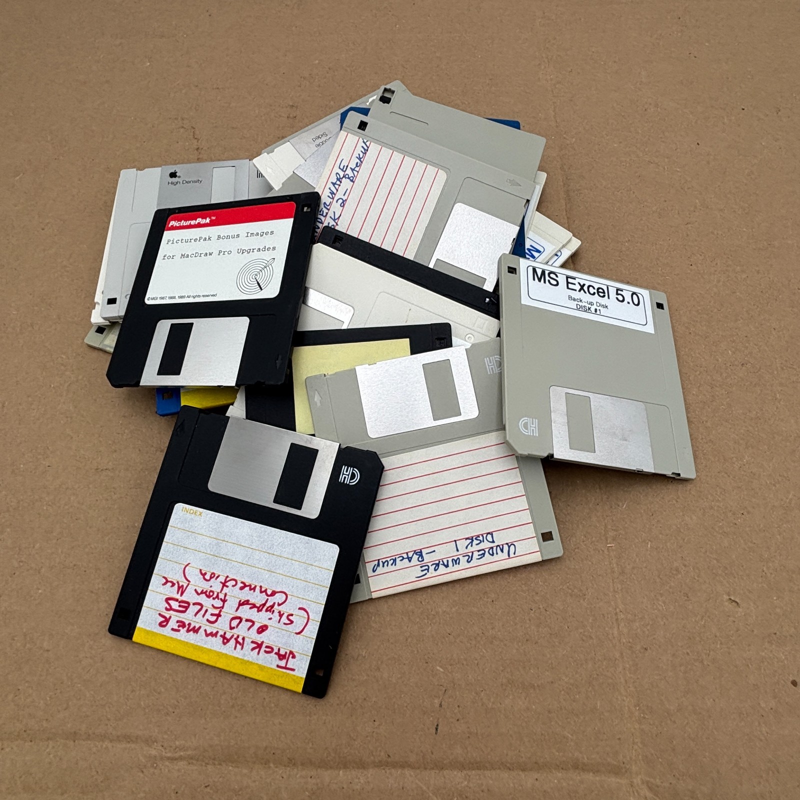 Vintage Lot of 22 3.5" Floppy Disks Computer Floppies Software Early 90s